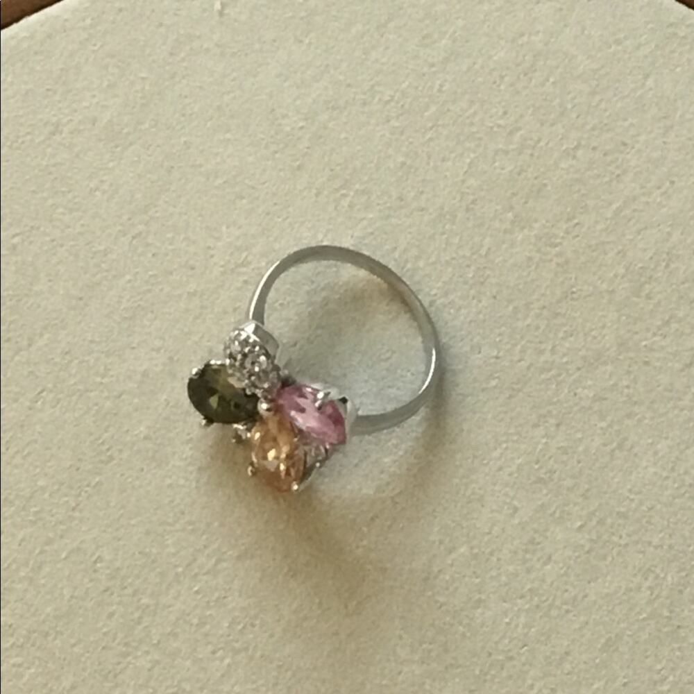 Multi-Crystals Flower Ring - Picture 3 of 6